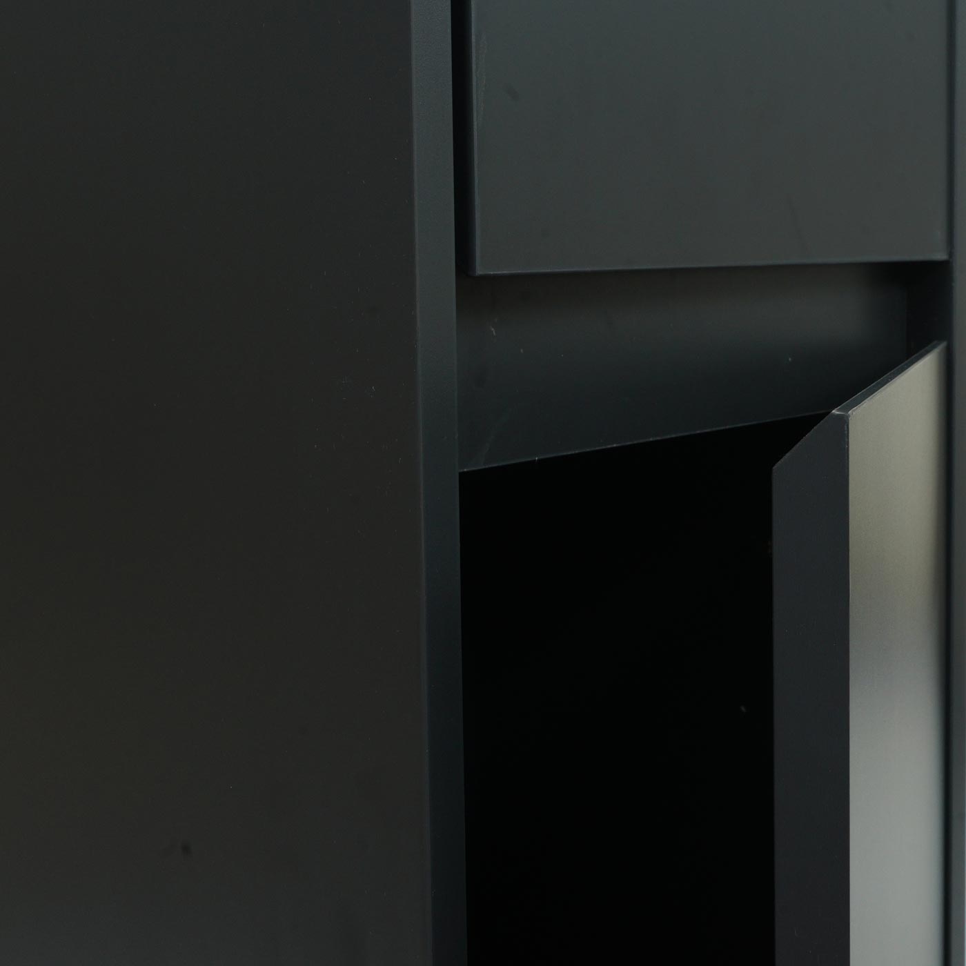 Wandkast MCW-L86, badkamermeubel highboard hoge kast, MVG melamine 2 deuren 3 vakken 160x33cm ~ zwart
