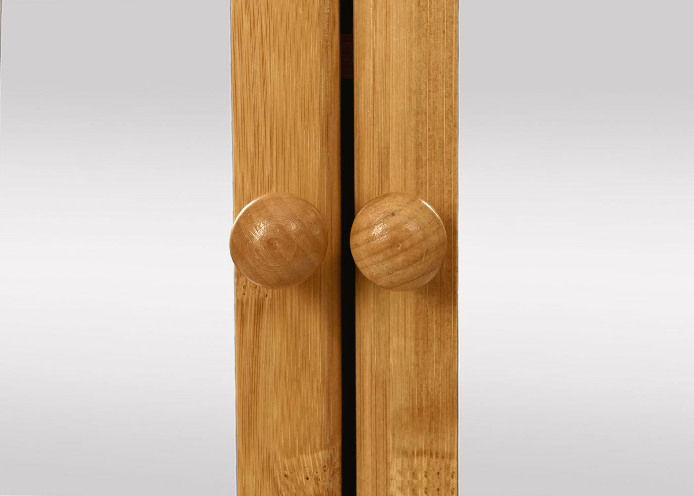 Spiegelkast MCW-B18, badkamer spiegelkast wandkast, 3 planken 2 deuren spiegel bamboe 62x66x15cm